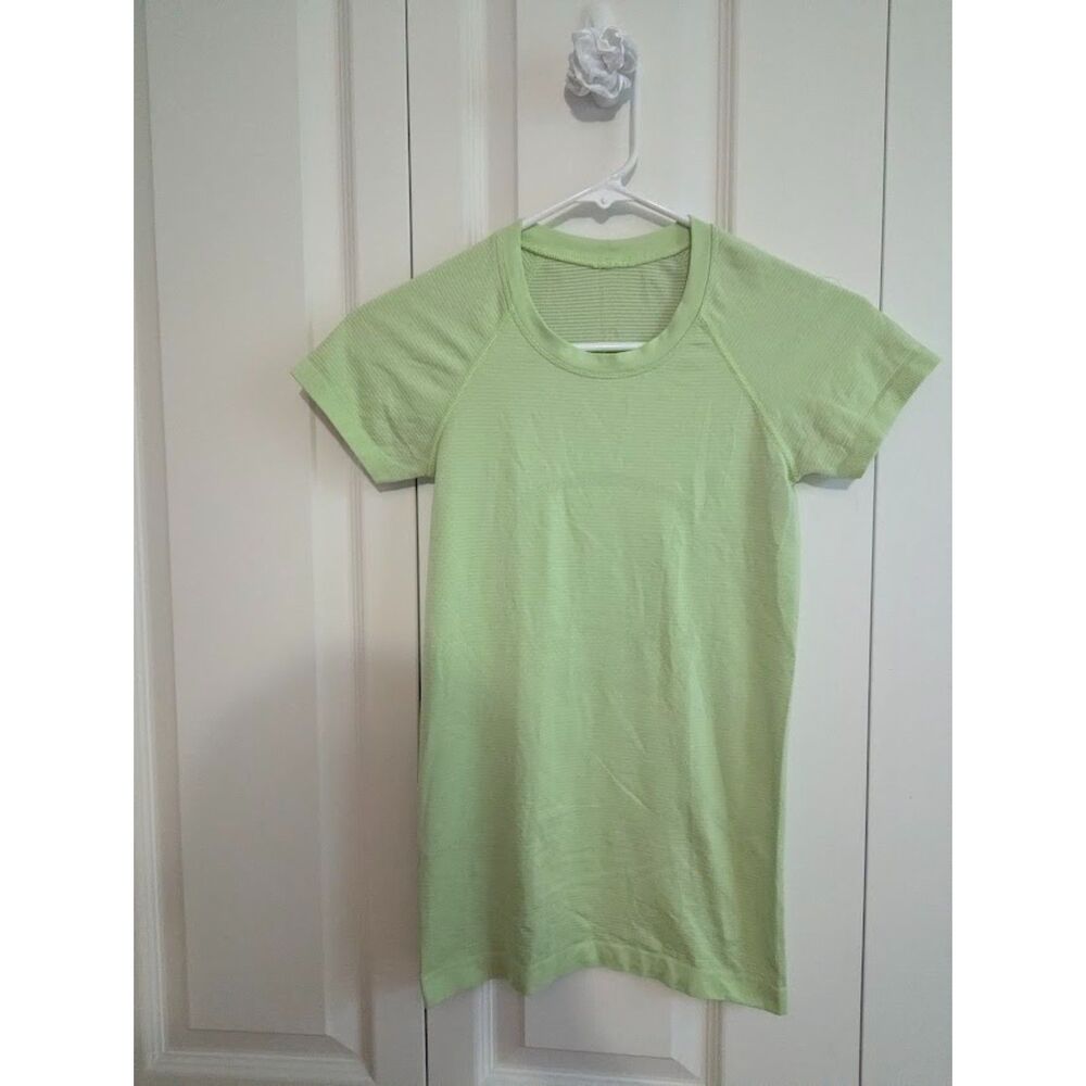 Lululemon Authentic Short Sleeve Swiftly Sz 2 bright lime green
